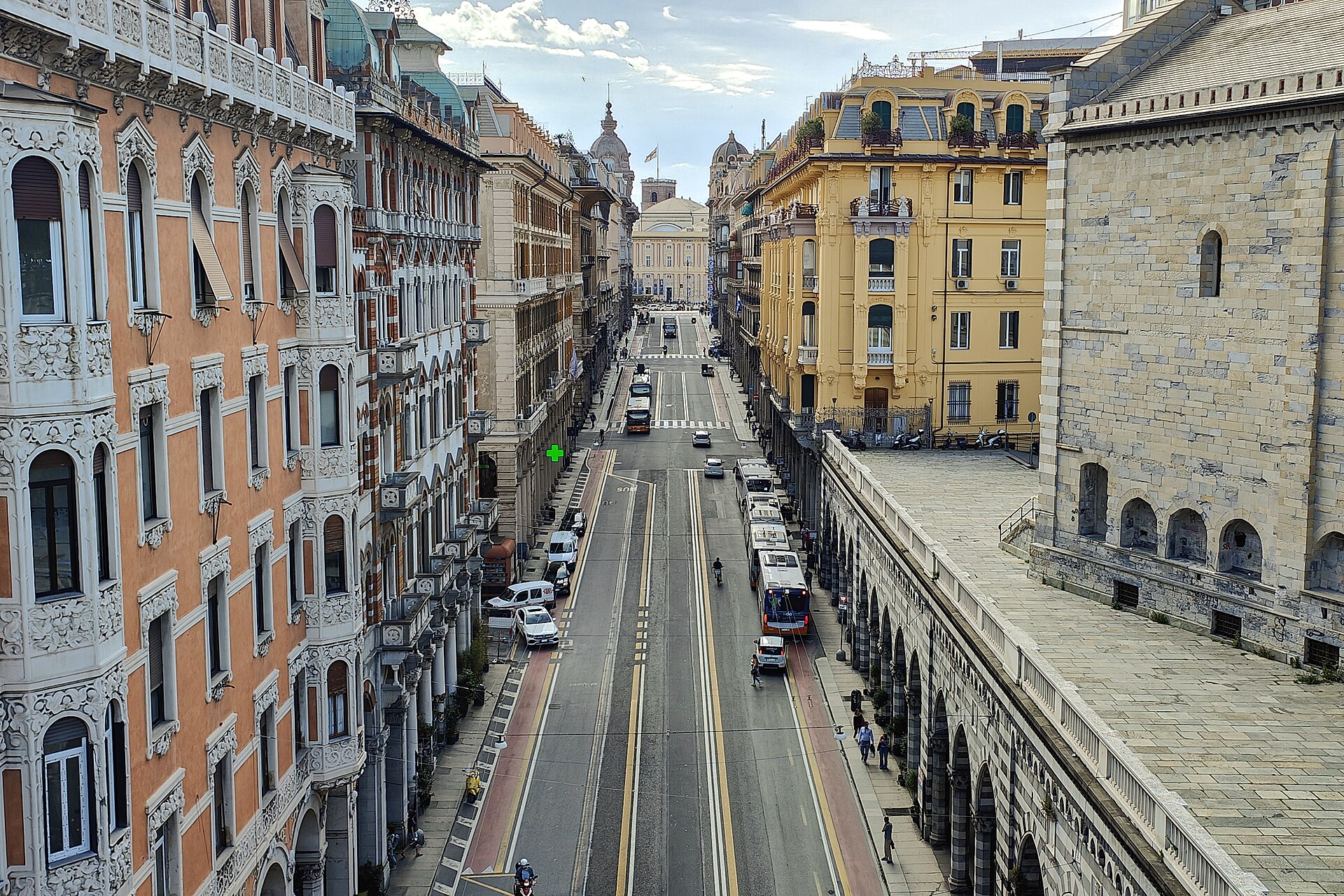 Genova, controlli sulla movida in centro storico: rissa nella notte e una donna denunciata dopo una lite in un bar