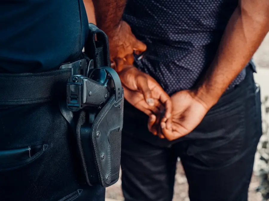 Genova, 25enne arrestato dopo aggressione con coccio di bottiglia