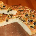 La focaccia ligure e le sue varianti: da Recco col formaggio alla fugassa di Voltri