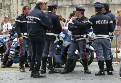 Controlli straordinari in centro: denunce, un arresto e sequestri durante la movida